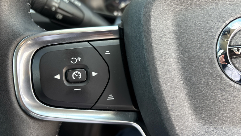 Volvo Xc40 2.0 T4 Momentum 5dr AWD Geartronic Petrol Estate